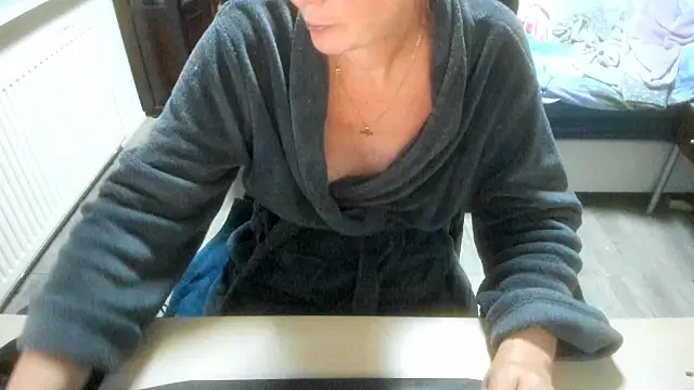 minoesje37 online show from 11/17/25, 08:25