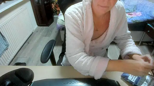 minoesje37 online show from 12/01/25, 08:47