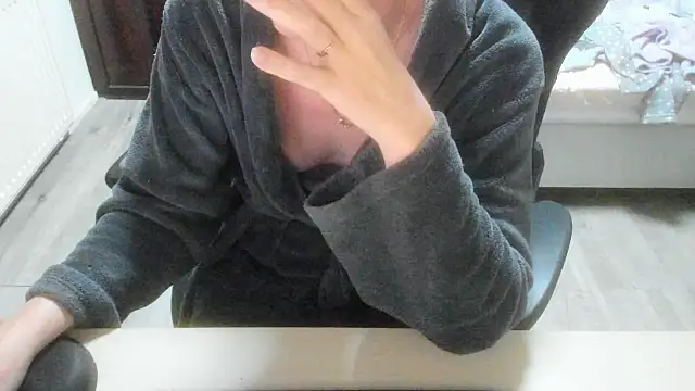 minoesje37 online show from 01/05/26, 08:45