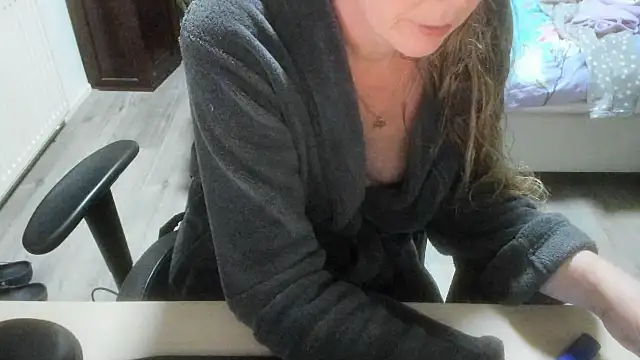 minoesje37 online show from 01/08/26, 08:44