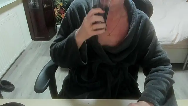 minoesje37 online show from 03/17/26, 08:12