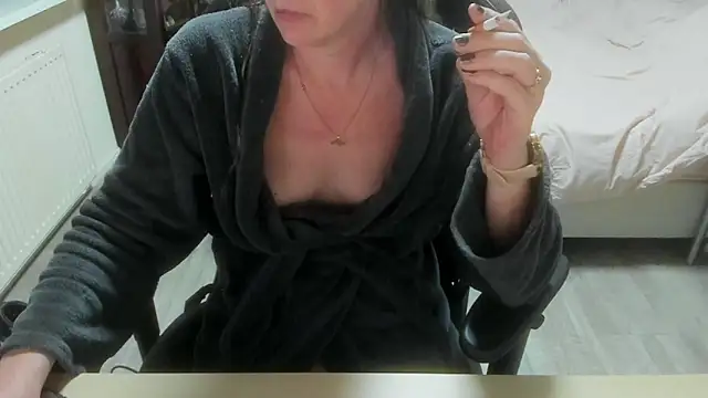 minoesje37 online show from 03/18/26, 08:45