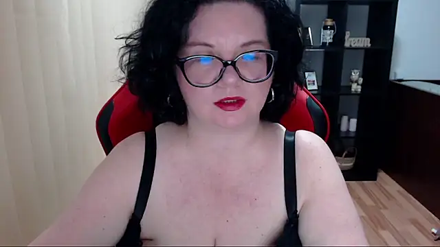 MissTroublle online show from 09/10/25, 10:04