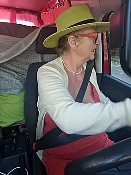 MucMilf59 online show from 09/19/25, 07:43