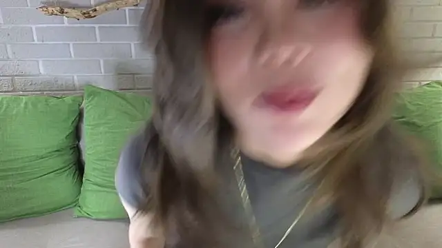 Snapshot of JuliaBeng chatting on 05/16/26, 03:33 JuliaBeng online show from 05/16/26, 03:33