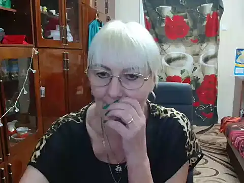 Snapshot of JenaCheim chatting on 12/28/24, 07:00 JenaCheim online show from 12/28/24, 07:00