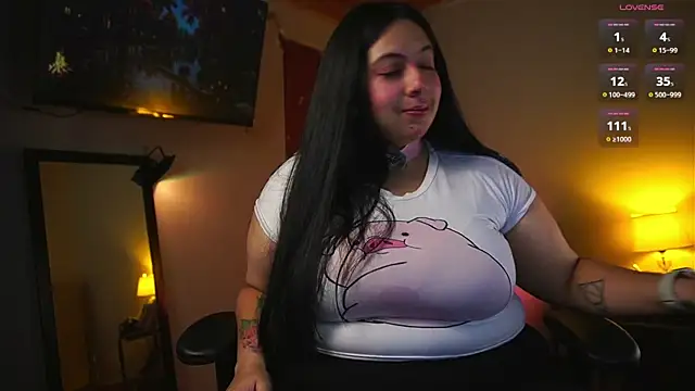 Snapshot of coraline_latin chatting on 07/26/26, 01:25 coraline latin online show from 07/26/26, 01:25