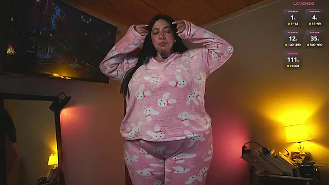 Snapshot of coraline_latin chatting on 07/26/26, 10:38 coraline latin online show from 07/26/26, 10:38