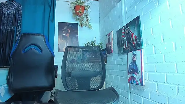 Snapshot of Zack_Grey chatting on 02/18/25, 01:00 Zack Grey online show from 02/18/25, 01:00