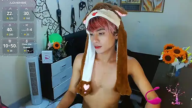 Snapshot of WildestTwink chatting on 10/15/25, 07:14 WildestTwink online show from 10/15/25, 07:14