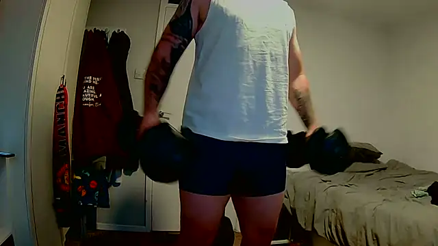 Snapshot of Tilerdadbod chatting on 07/18/26, 08:01 Tilerdadbod online show from 07/18/26, 08:01