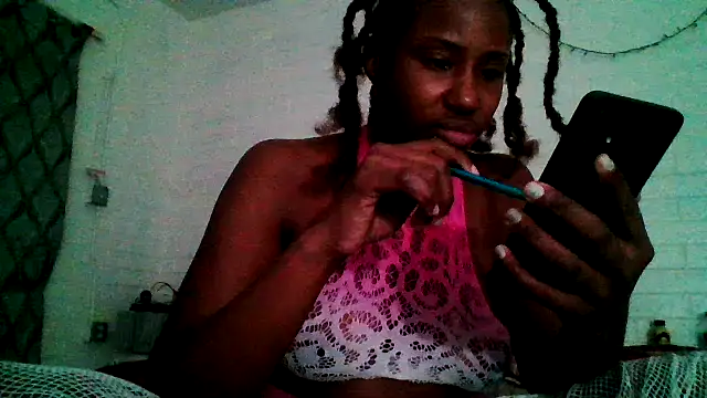 Xochillovemoney2 online show from 03/10/25, 08:15