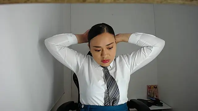 ReyleDoll online show from 12/28/24, 11:37