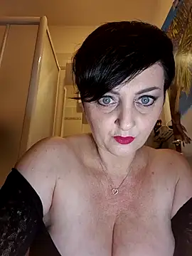 Snapshot of lucillabollente chatting on 10/12/25, 04:11 lucillabollente online show from 10/12/25, 04:11