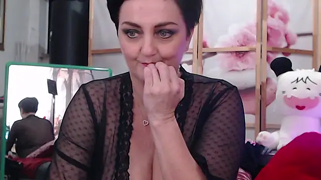 lucillabollente online show from 11/13/25, 05:45