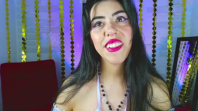 Snapshot of sky_girl1 chatting on 03/01/25, 12:39 sky girl1 online show from 03/01/25, 12:39