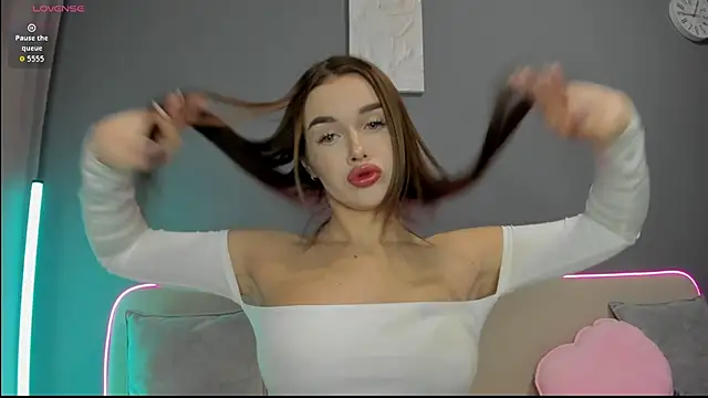 Malika Lisan online show from 03/23/26, 02:04