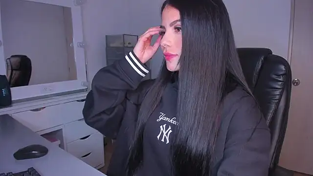 Lisegg  online show from 03/18/25, 02:37