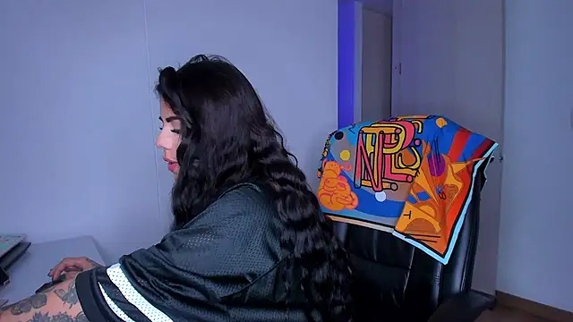 Lisegg  online show from 03/25/26, 01:06