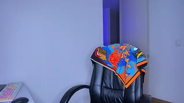 Lisegg  online show from 04/15/26, 10:33