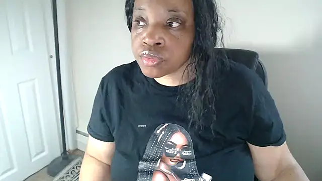 Sexymona1218 online show from 04/18/26, 07:58