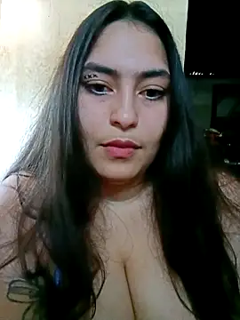Snapshot of xandra252 chatting on 04/28/26, 02:33 xandra252 online show from 04/28/26, 02:33