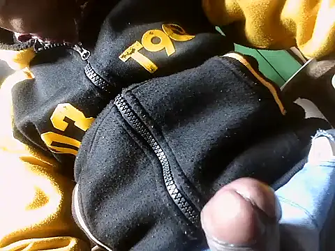 Snapshot of desiboy1101 chatting on 01/02/25, 03:37 desiboy1101 online show from 01/02/25, 03:37