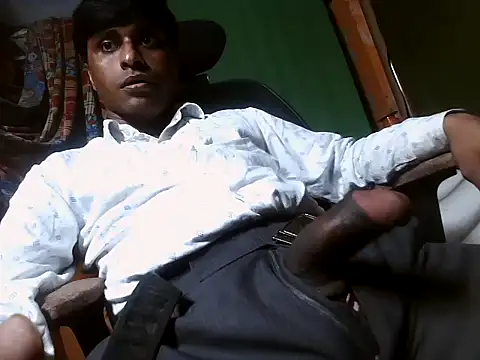 Snapshot of desiboy1101 chatting on 03/16/25, 05:03 desiboy1101 online show from 03/16/25, 05:03