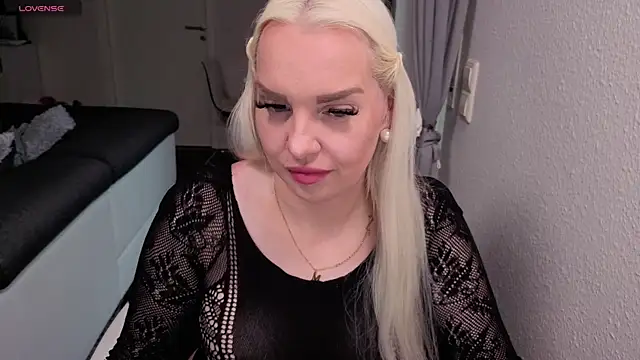 Snapshot of MIA-XXX chatting on 06/09/26, 04:13 MIA-XXX online show from 06/09/26, 04:13