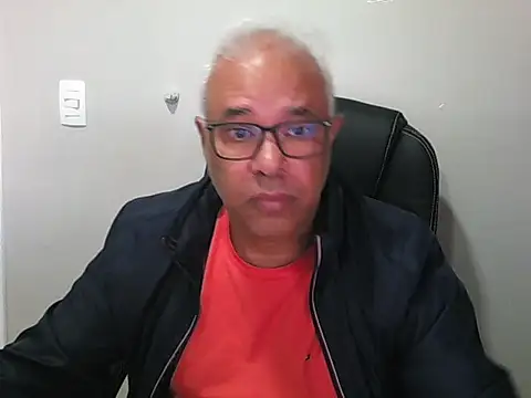 Snapshot of MorenoBrazil69 chatting on 06/01/26, 06:31 MorenoBrazil69 online show from 06/01/26, 06:31