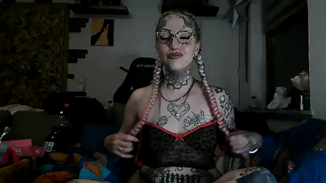 Snapshot of RoxxyInk chatting on 06/13/26, 01:03 RoxxyInk online show from 06/13/26, 01:03