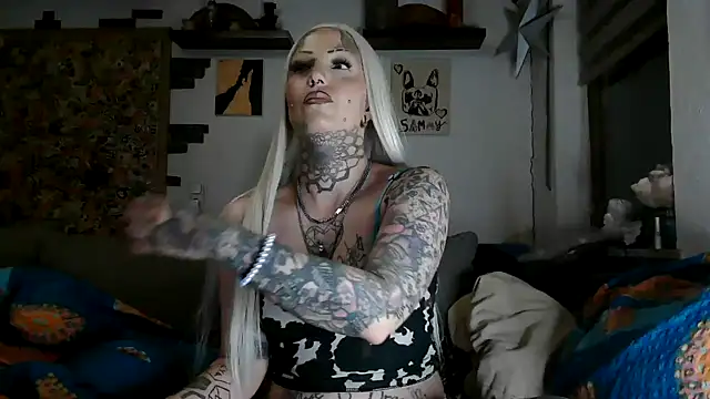 Snapshot of RoxxyInk chatting on 06/15/26, 09:17 RoxxyInk online show from 06/15/26, 09:17