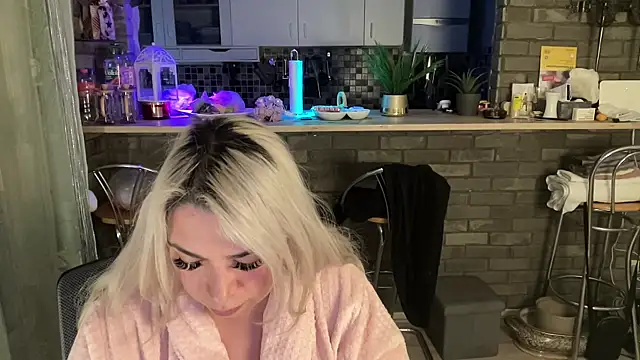 Snapshot of Monageil chatting on 02/20/25, 04:25 Monageil online show from 02/20/25, 04:25