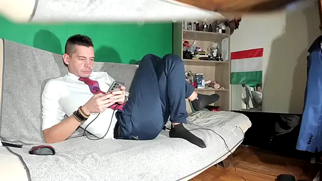 viraglaci18xh online show from 11/26/25, 12:39