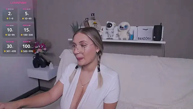 Snapshot of DakotaMae chatting on 11/21/25, 04:16 DakotaMae online show from 11/21/25, 04:16