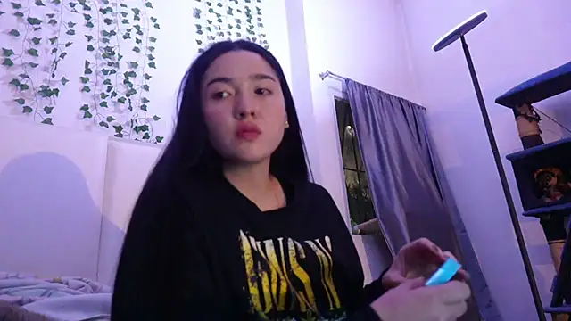 Snapshot of megaaann chatting on 12/17/25, 06:30 megaaann online show from 12/17/25, 06:30