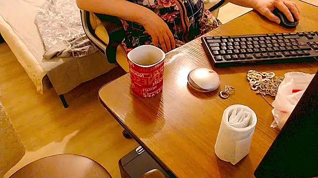 Snapshot of MomJaneSex chatting on 02/25/25, 09:57 MomJaneSex online show from 02/25/25, 09:57