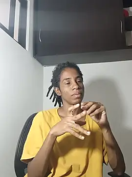 Snapshot of africa_deluxe chatting on 07/19/26, 05:05 africa deluxe online show from 07/19/26, 05:05