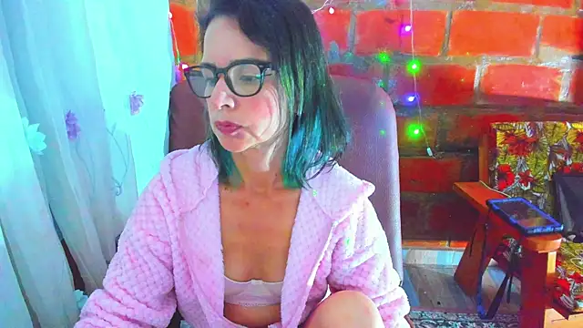 Snapshot of BrianaGarner chatting on 05/03/26, 10:32 BrianaGarner online show from 05/03/26, 10:32