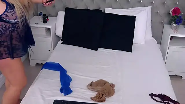 VoluptuousLeona online show from 03/19/25, 03:41