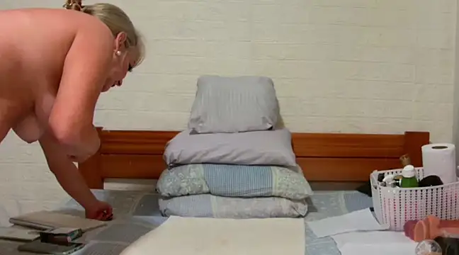 awild kitten online show from 03/02/25, 12:32