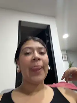 Snapshot of emilyjohanson chatting on 05/05/26, 04:26 emilyjohanson online show from 05/05/26, 04:26