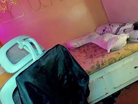 HOTnWILDalice online show from 11/10/25, 02:10