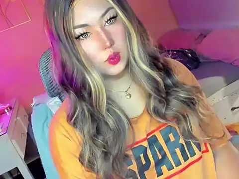 HOTnWILDalice online show from 12/16/25, 03:00