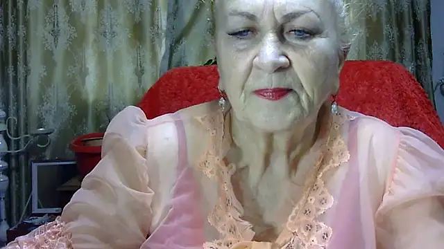 Snapshot of Emma52610 chatting on 12/07/24, 11:18 Emma52610 online show from 12/07/24, 11:18