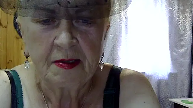 Snapshot of Emma52610 chatting on 09/12/25, 11:10 Emma52610 online show from 09/12/25, 11:10