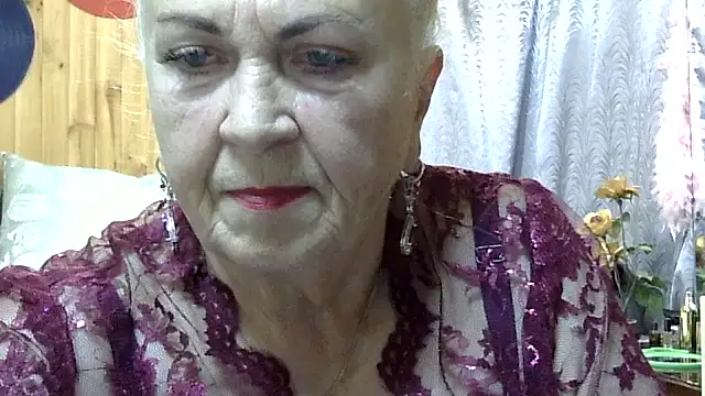 Snapshot of Emma52610 chatting on 10/16/25, 04:35 Emma52610 online show from 10/16/25, 04:35