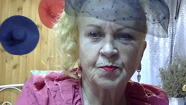 Snapshot of Emma52610 chatting on 10/21/25, 11:22 Emma52610 online show from 10/21/25, 11:22