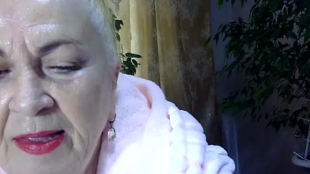 Snapshot of Emma52610 chatting on 11/01/25, 07:43 Emma52610 online show from 11/01/25, 07:43