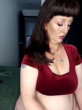 Snapshot of FireWoman chatting on 02/15/26, 05:31 FireWoman online show from 02/15/26, 05:31